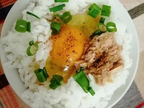 ツナとネギとごま油つゆ卵かけご飯